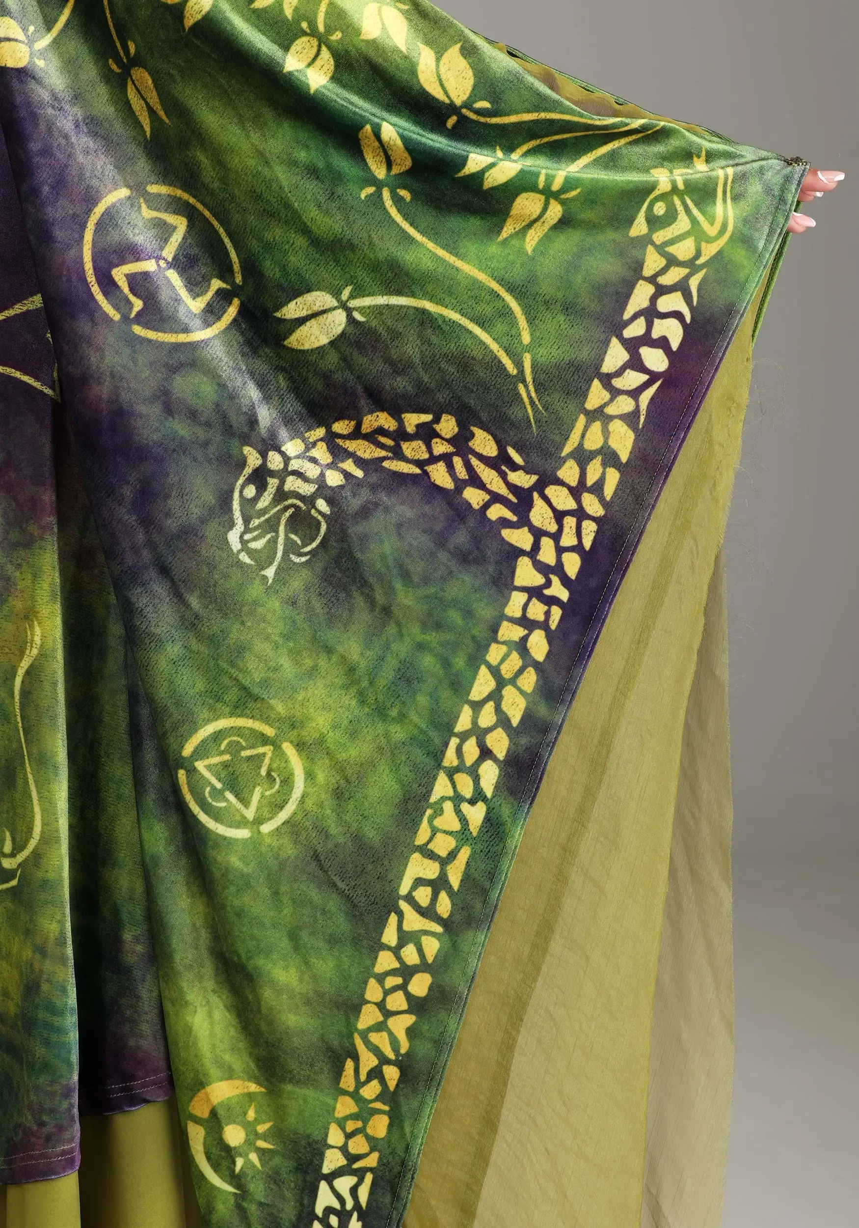 Fun Costumes Winifred Sanderson Costume For Plus Size Women From Disney's Hocus Pocus 13 Fun Costumes Winifred Sanderson Costume For Plus Size Women From Disney's Hocus Pocus - Image 11